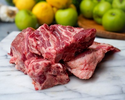 Свинина на кости охлаждённая 1 кг - купить в Бекешево